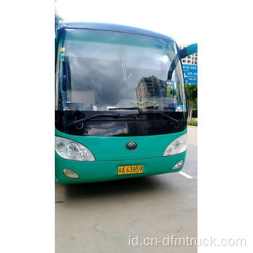 Bus 40 tempat duduk dengan dua pintu